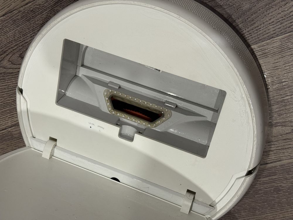 Продам робот пылесос Xiaomi robot vacuum mop
