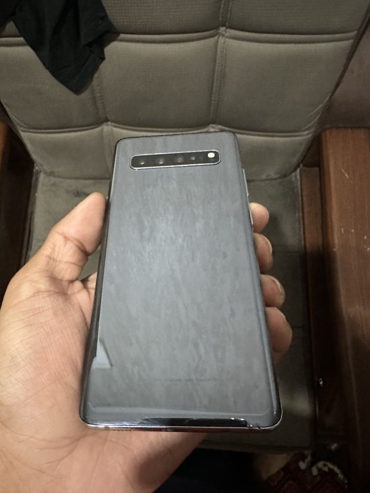 Samsung s 10 5G Xotirasi  8/256 Holati ideal 9/10