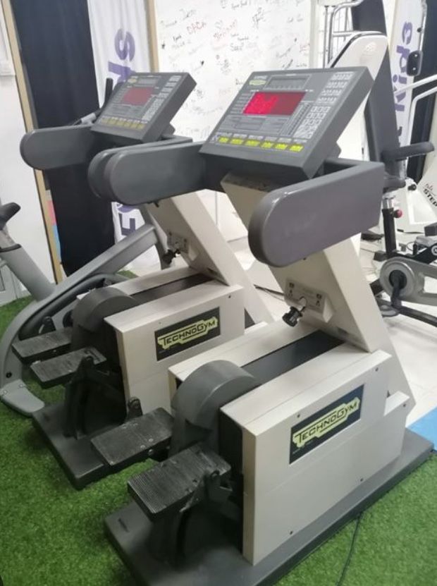 Професионален Степер TechnoGym