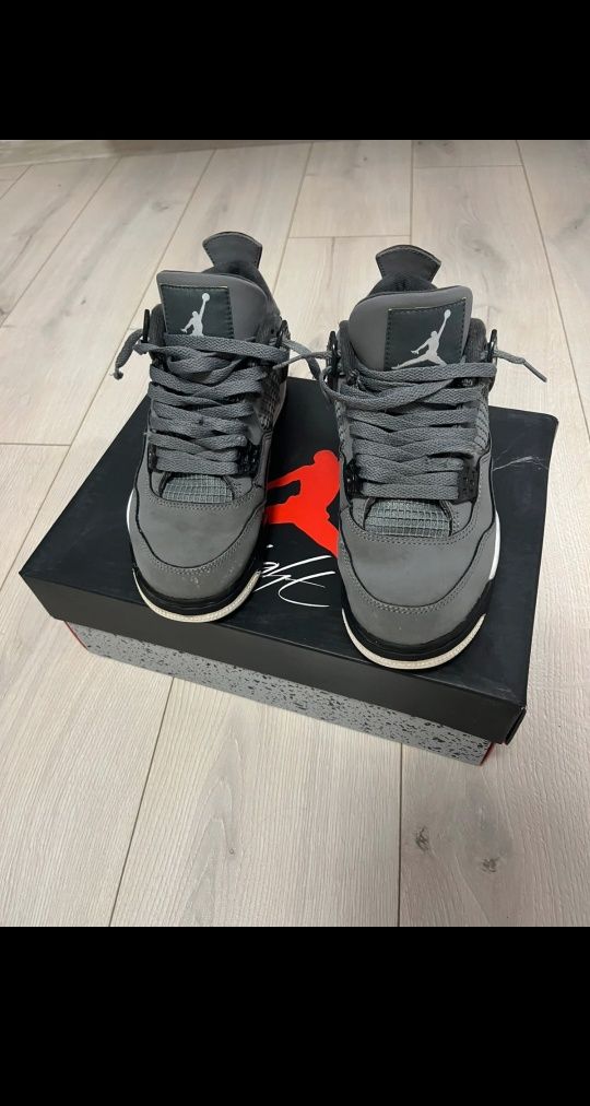 Jordan 4  cool Grey