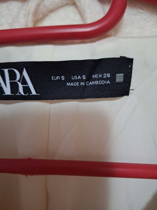 Бяло палто zara с вълна