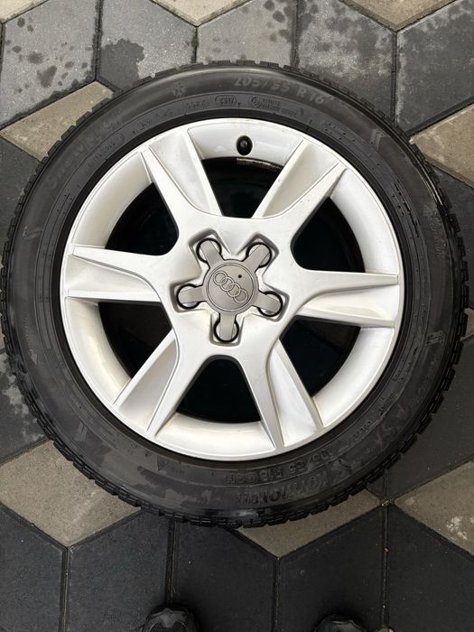 Jante aliaj  Audi 16 originale cu anvelope de iarna 205 55 16