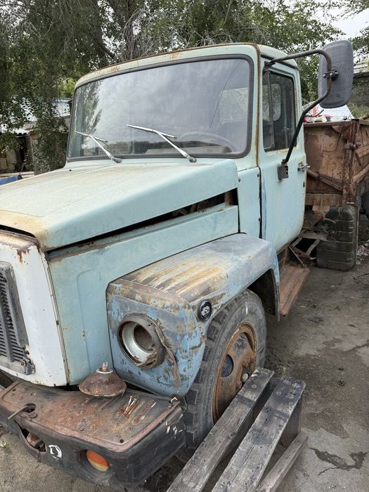 Продам на запчасти газ 53