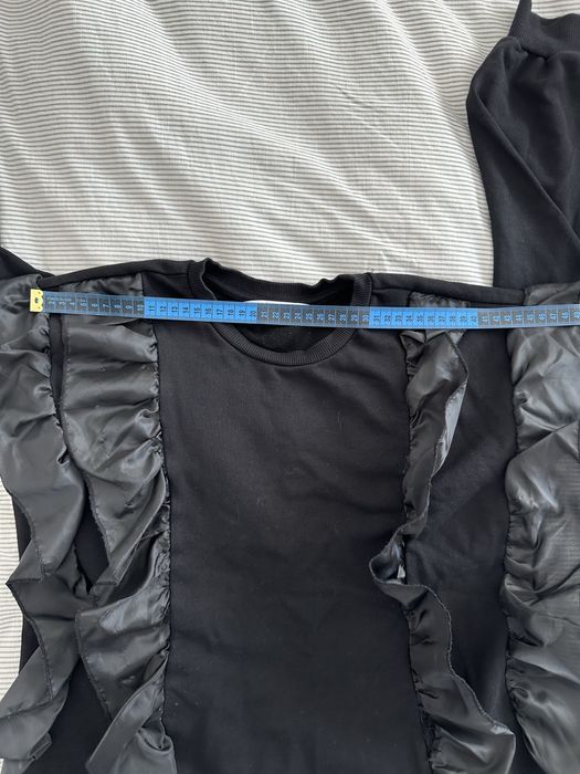 Bluza neagra LCWaikiki cu volanaşe pentru fete 12-13 ani