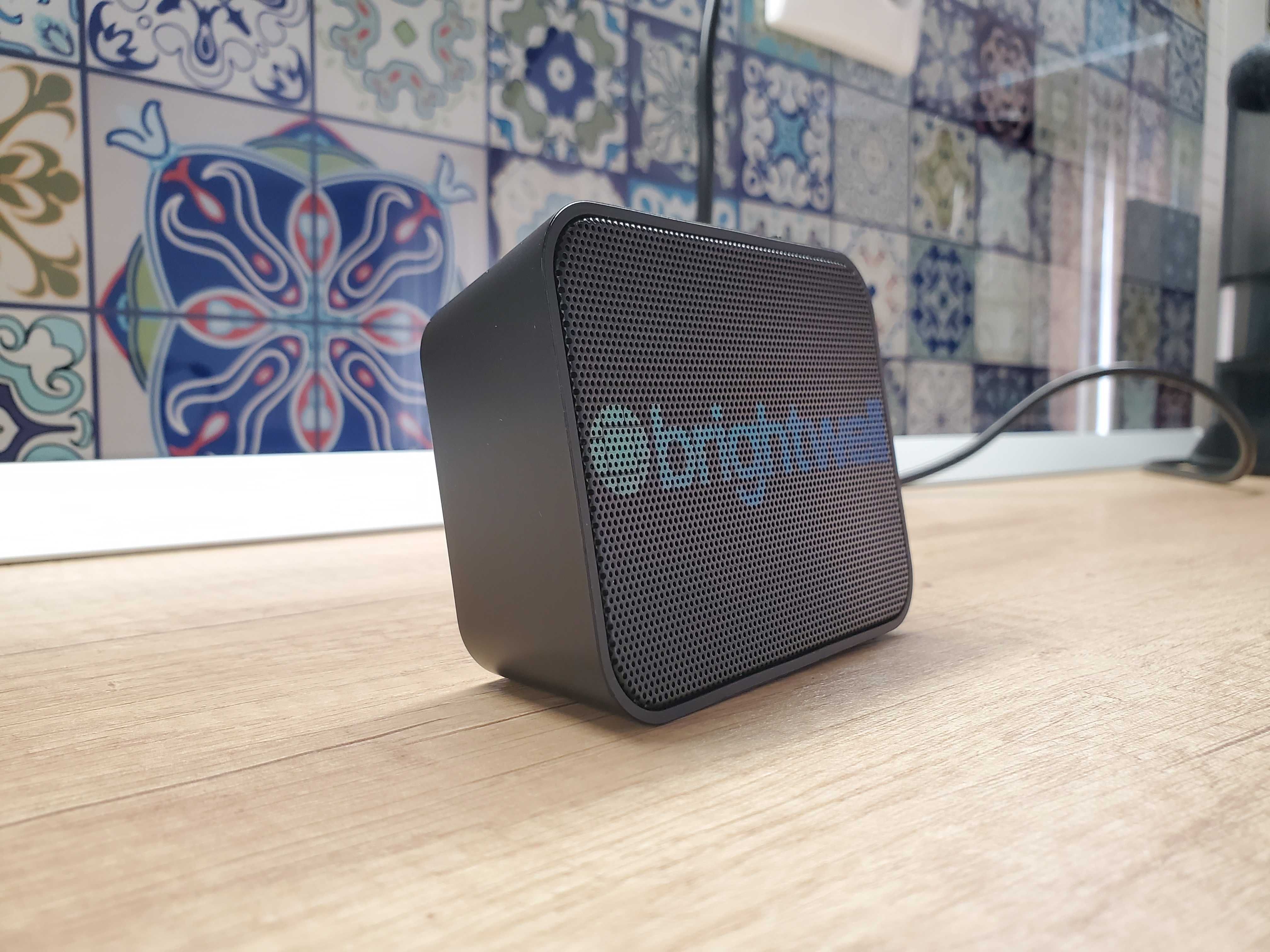 Продавам безжичен Bluetooth високоговорител Block – компактен и мощен
