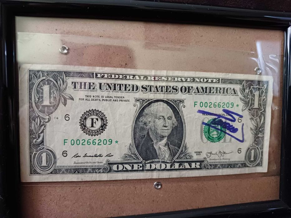 Bacnote 1 USD semnate de Simona Halep - in rama foto