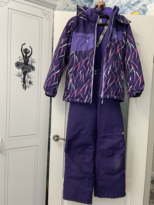 Комбинезон с курткой, снуд, шапка, перчатка.