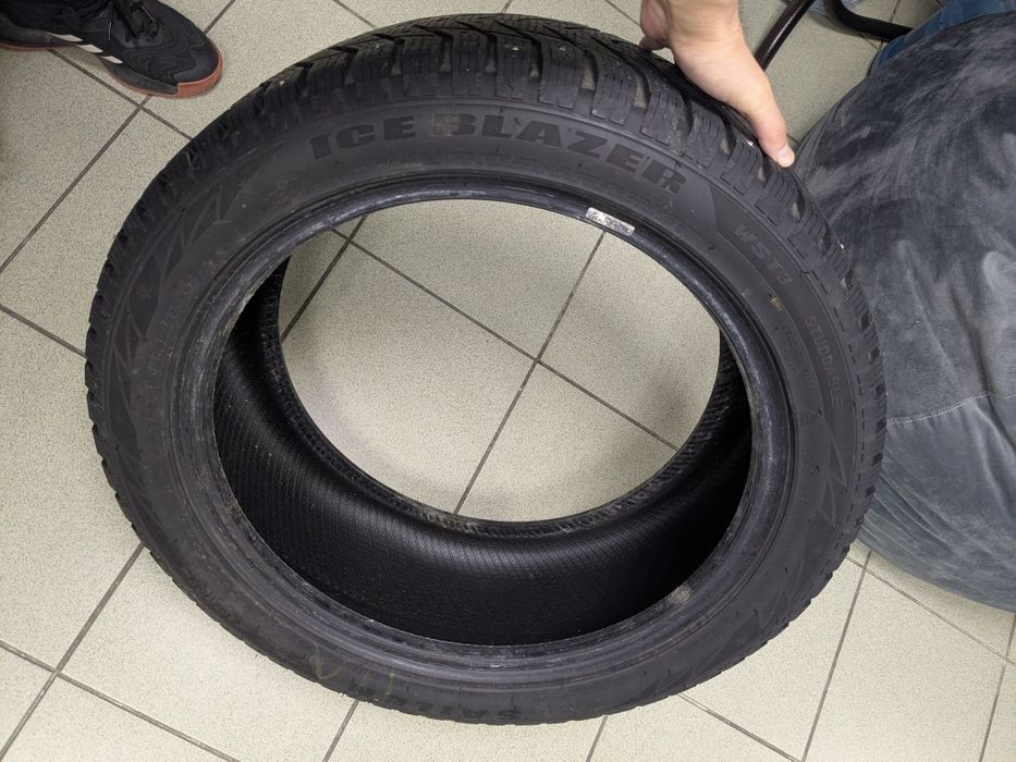 Продам резину 245/45/18