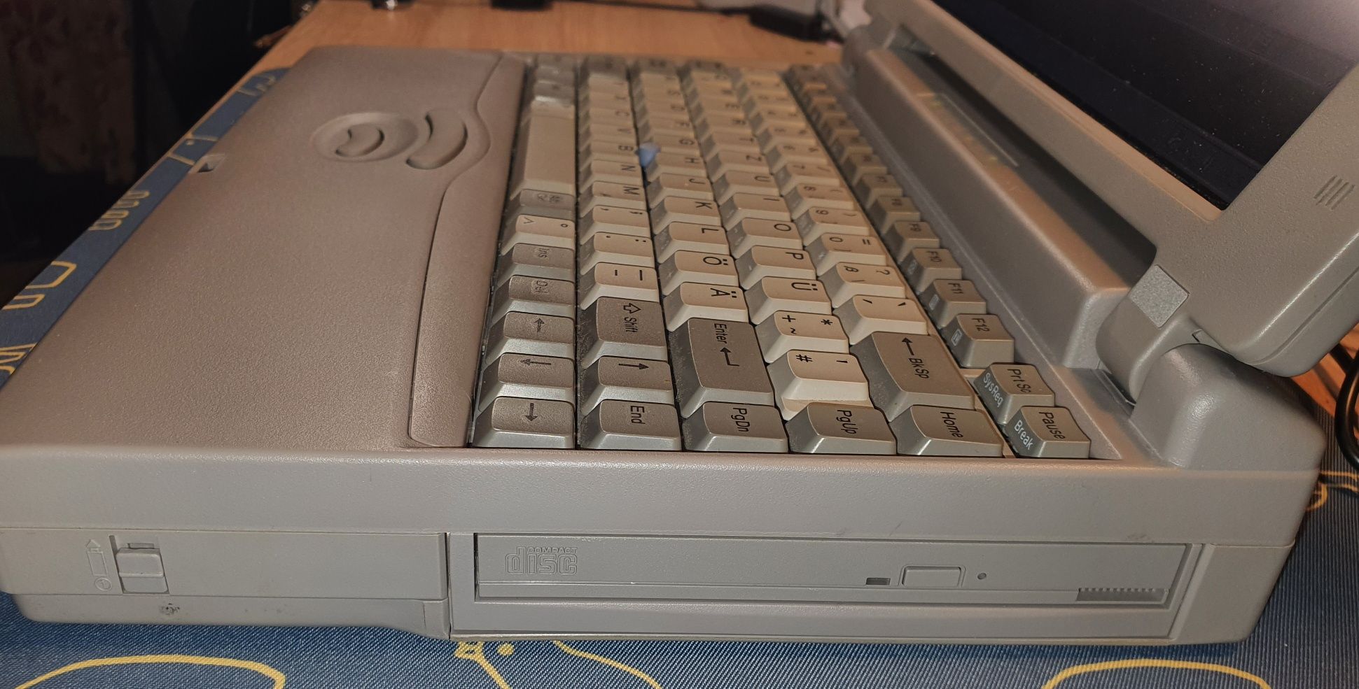 Laptop colectie retro vintage Toshiba 430CDT cu jocuri clasice