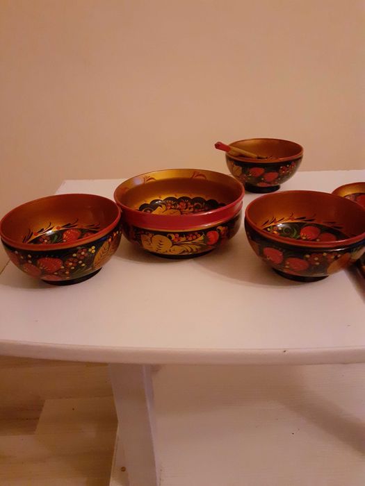 19.	Уникален Набор чиниек с лъжеци. Хохлома.     Цена – 83 лева.