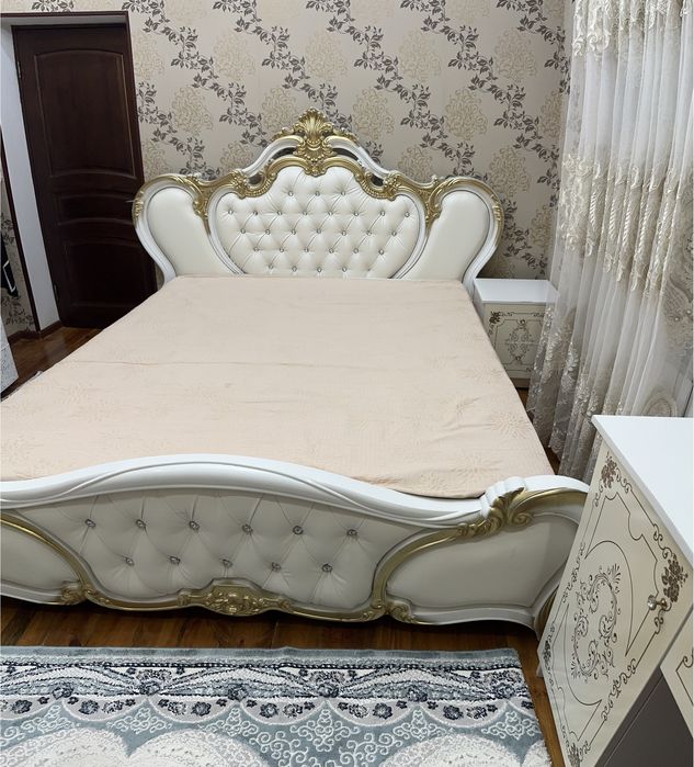 Продается спальный гарнитур комплект