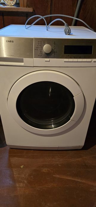 Продавам пералня AEG Lavamat, без забележки. Модела е на снимката.