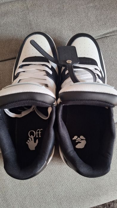 Adidasi Off-White Out Of Office negri