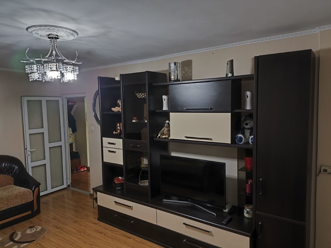 Apartament de vânzare cu 3 camere- Câmpina, zonă centrală