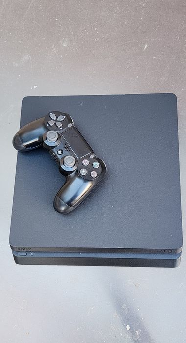 Vând Playstation 4 Slim 1TB