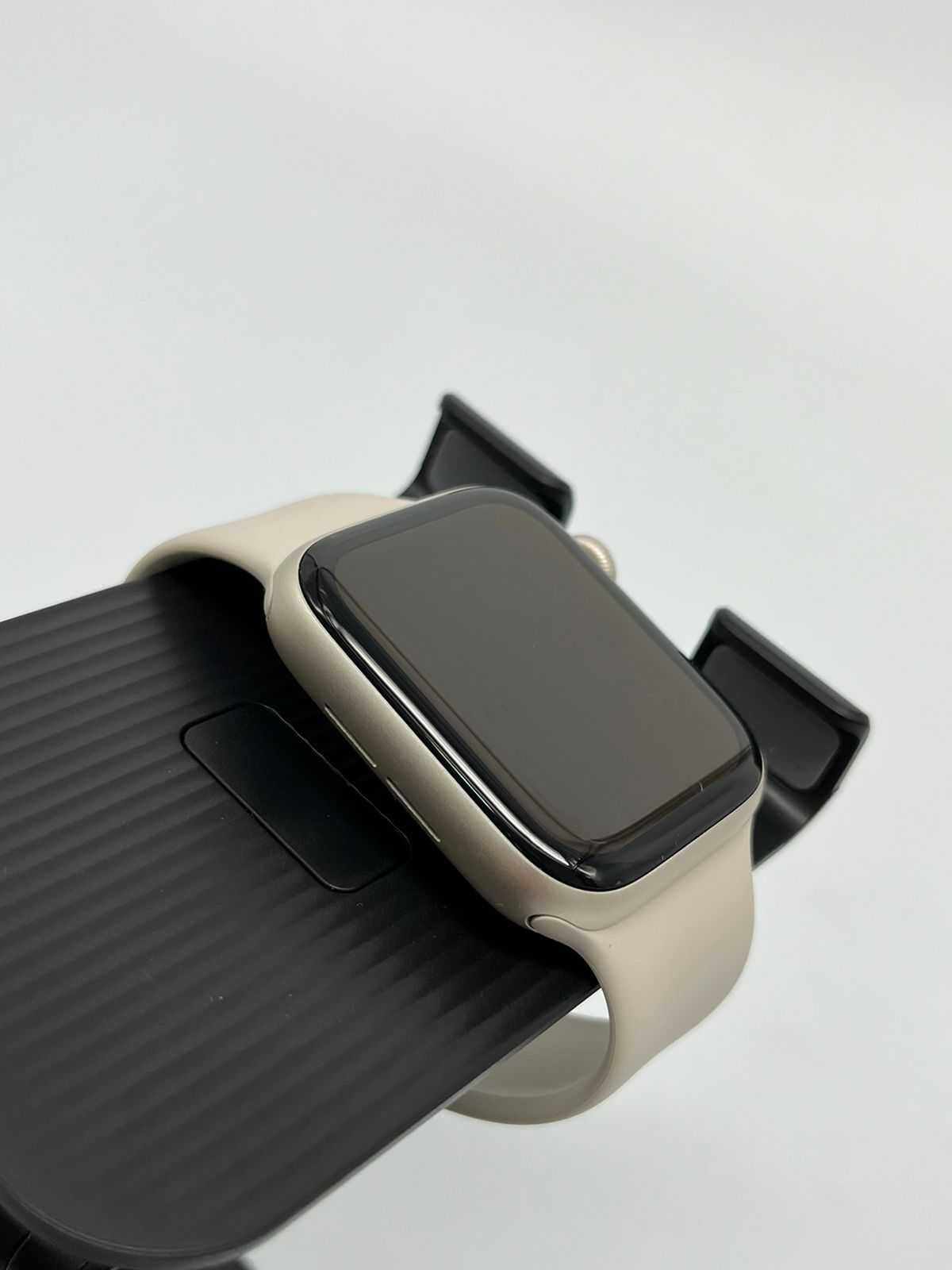 Часы Apple Watch SE 44 мм (2е поколение)