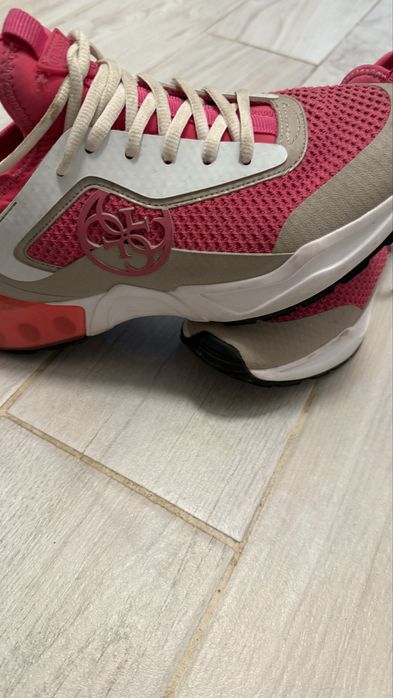 Сникърси Guess ,розови