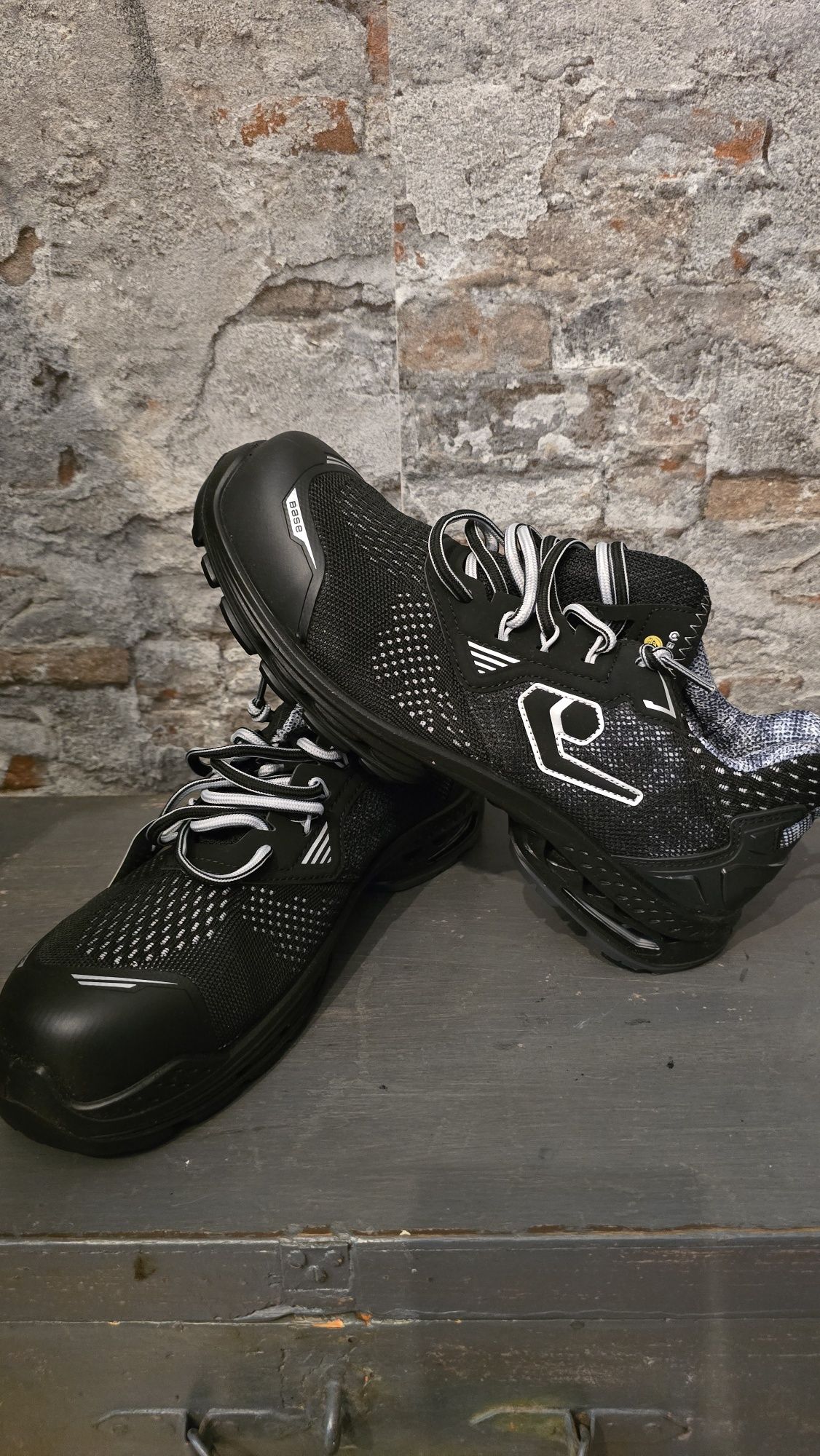 Base ,Elten, Sixton Peack