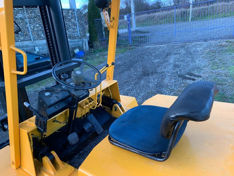 Stivuitor ridică 6 tone