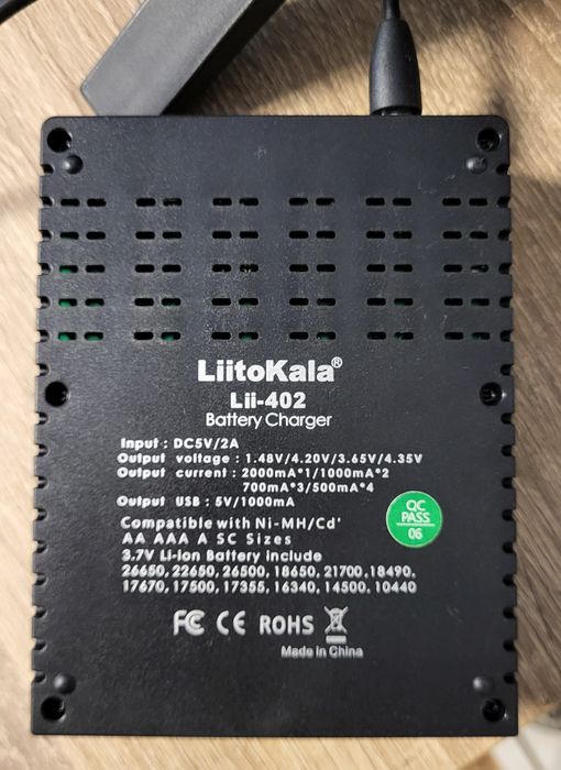 Зарядно LiitoKala Lii-402 – универсално, бързо и надеждно