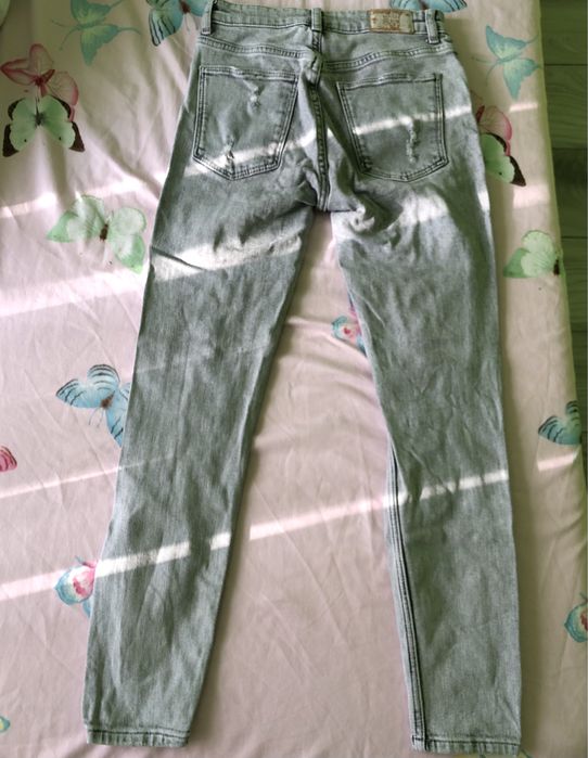 Blugi cu talie joasa Bershka