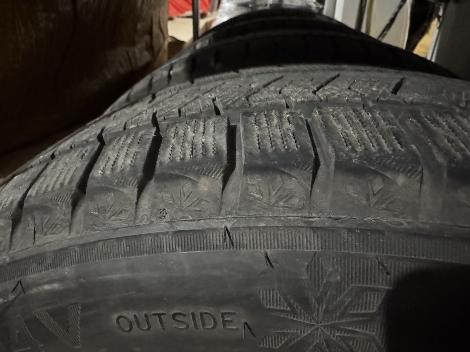 Продается комплект зимний шины Triangle PL02 липучка, ездили всего 2 м