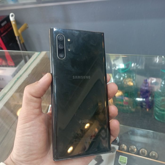 Samsung  note  plus sotiladi