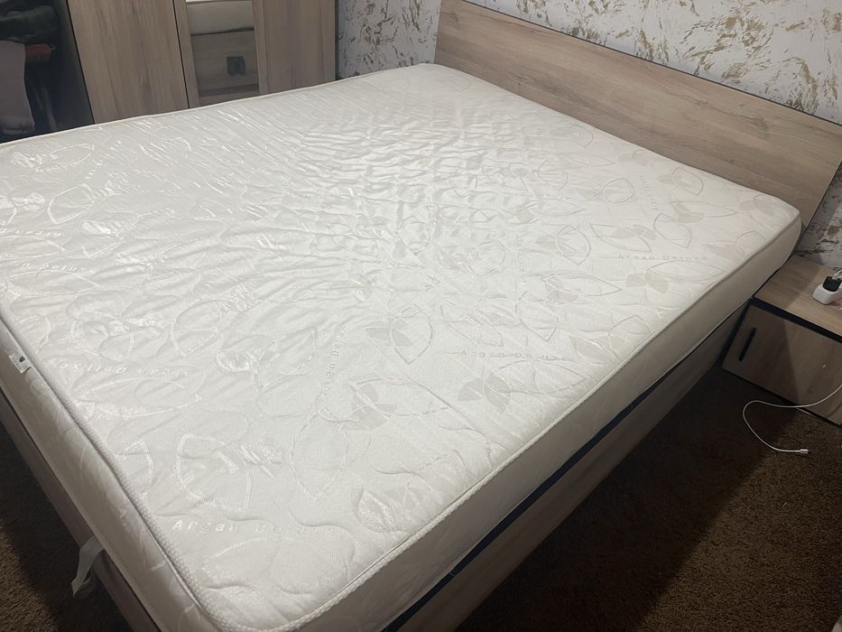 Спалня с матрак и подматрачна  рамка