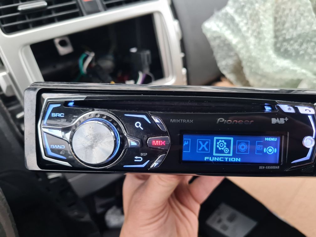 Продавам Pioneer deh-x8500dab