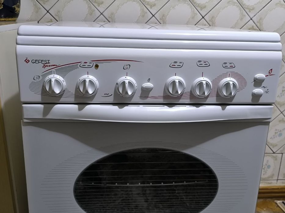Плита GEFEST 1110 — это комбинированная плита с газовой духовкой