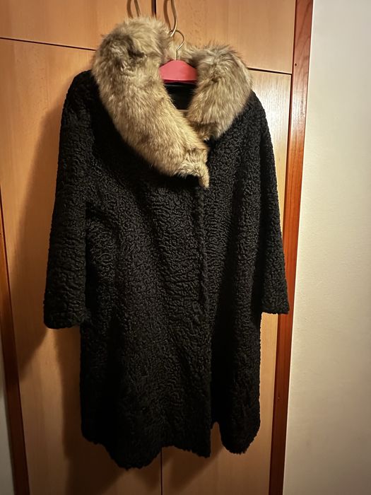 Haina de blana de astrahan cu guler din blana de vulpe