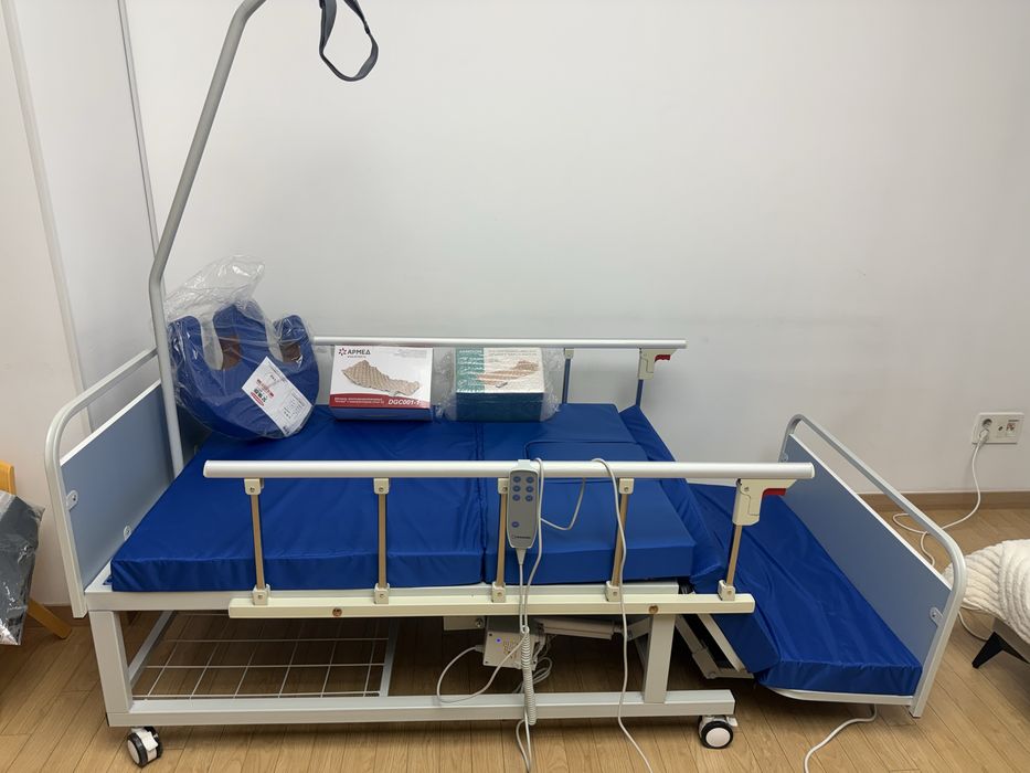Кровать инвалидная , матрасы противопролежневые , подушка для перевора
