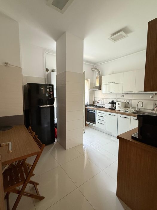 Inchiriez apartament cu loc de parcare subteran