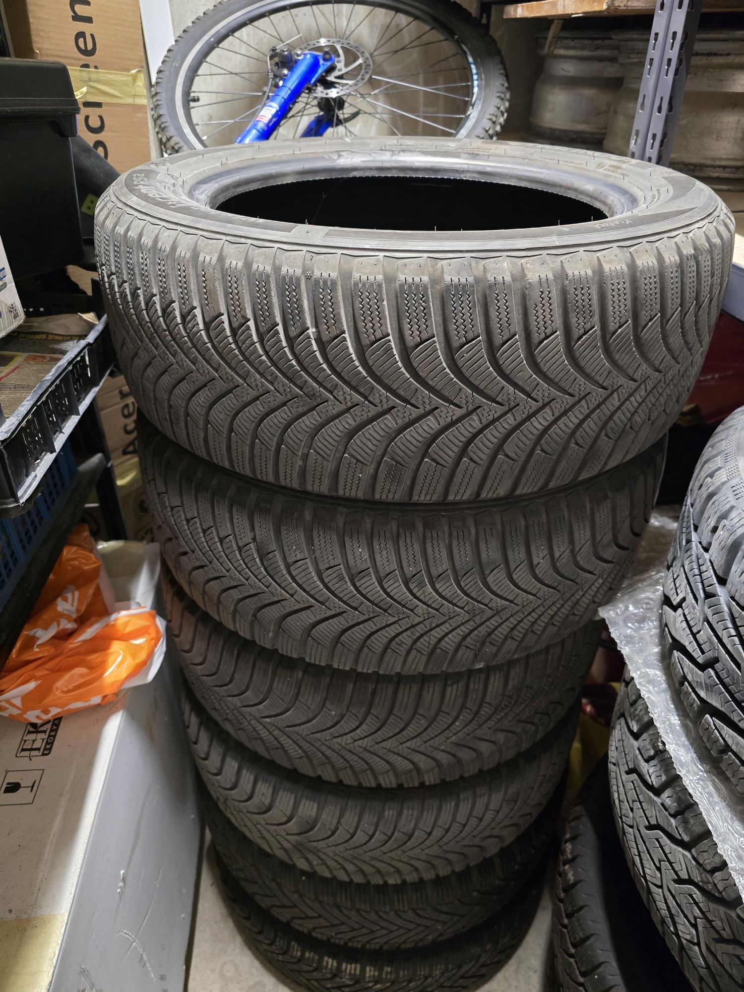 Продавам 4бр. Зимни гуми Hankook 205/55/R16