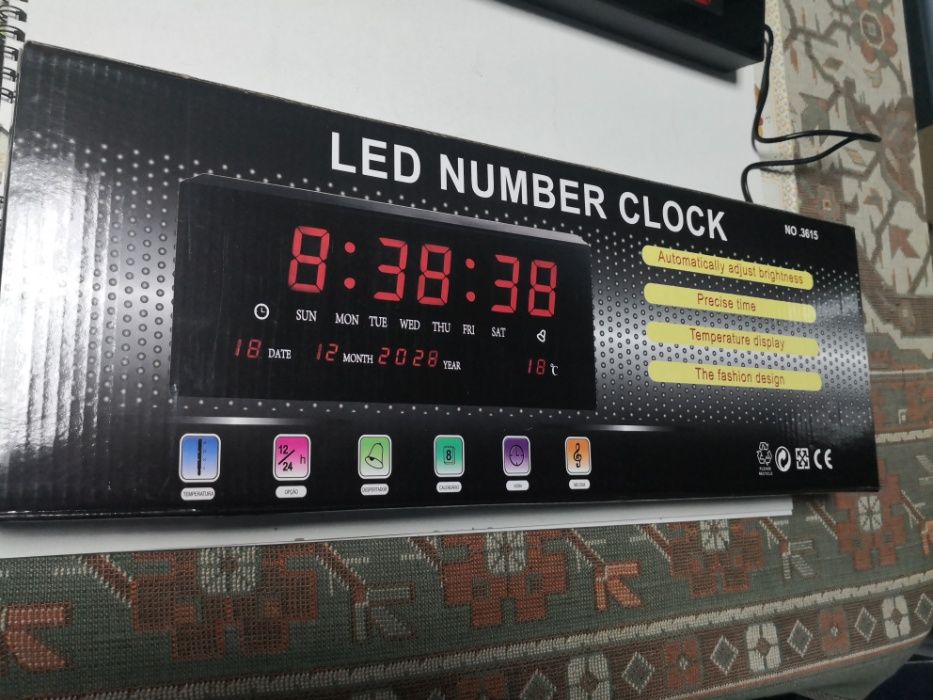 Ceas de perete cu led rosu sau albastru cu alarma