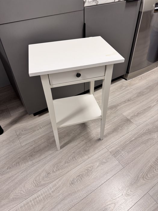Noptieră albă cu sertar și politei Ikea– stare bună