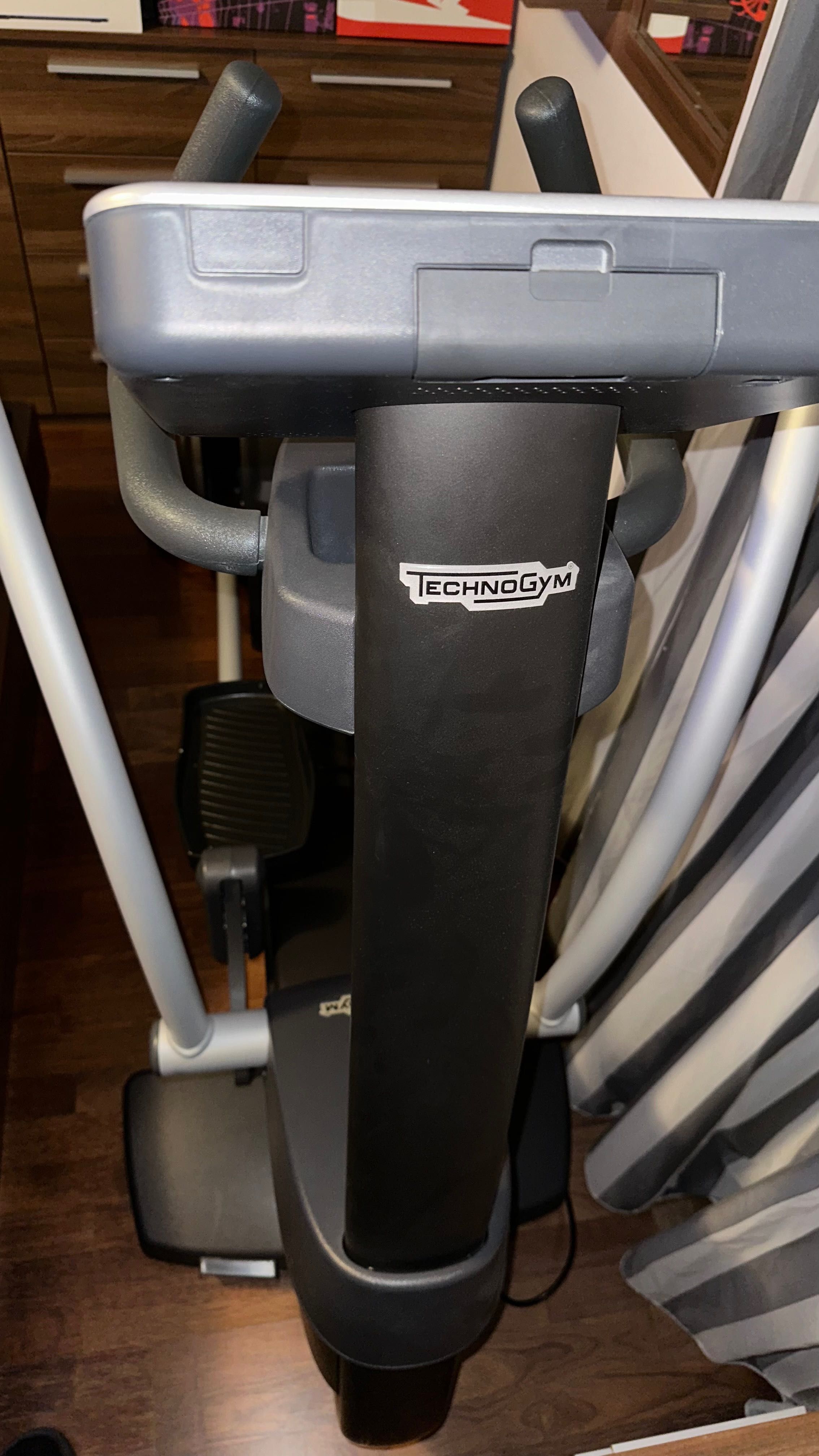 Крос тренажор Technogym