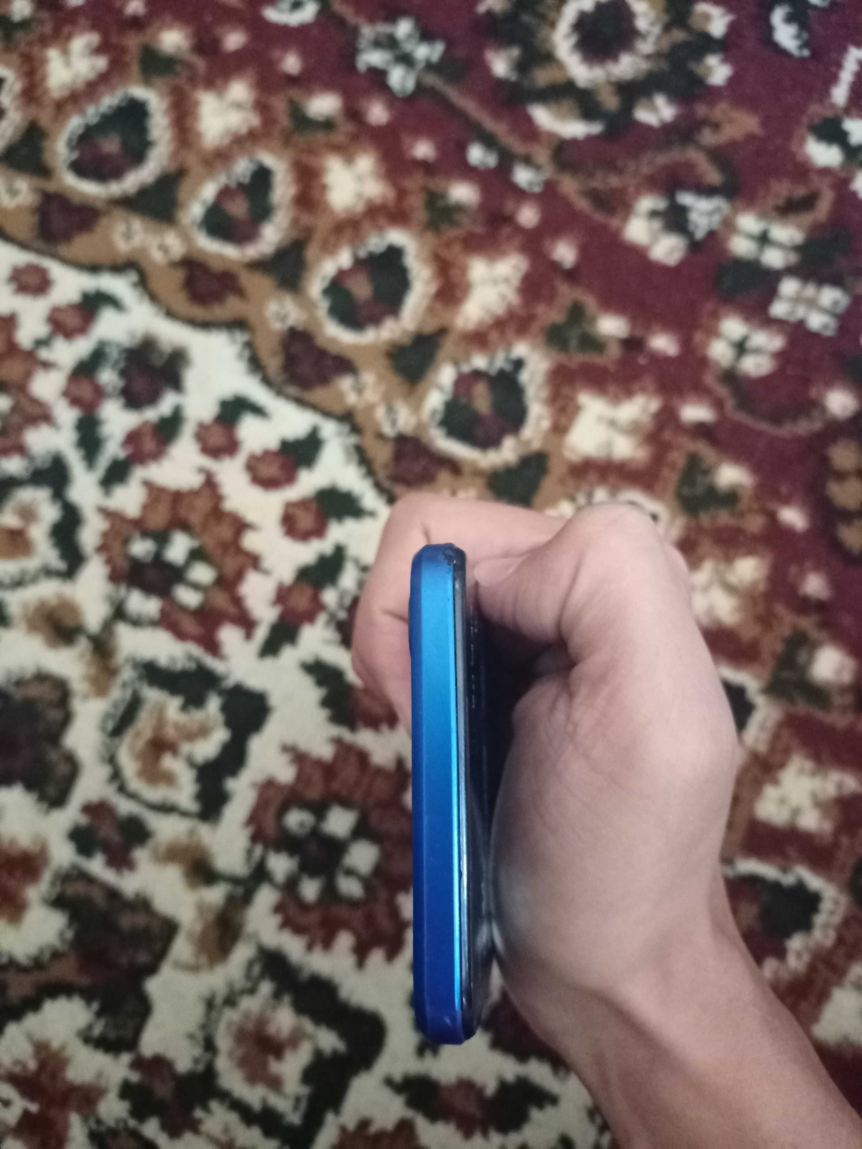 Texno pova 4  128/8+5gb  800 ming so'm