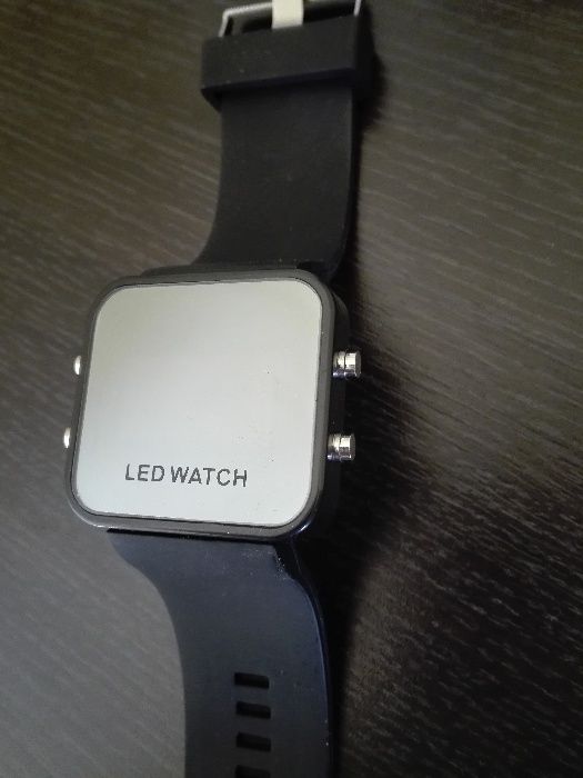 Ceas (LED watch)