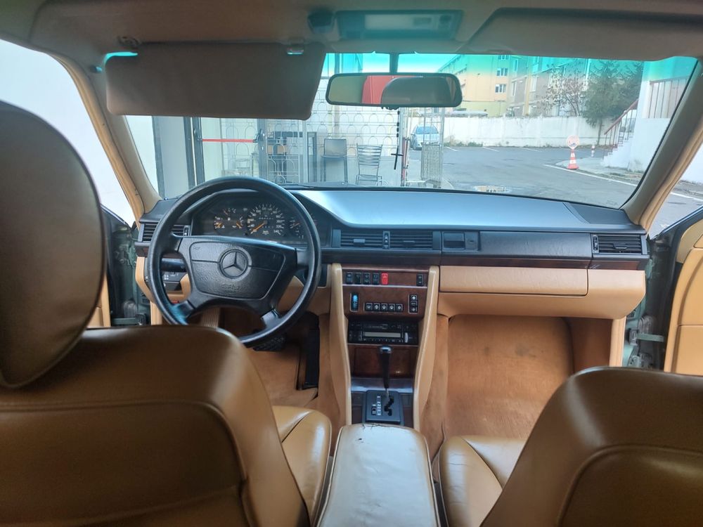 Mercedes W 124 300 TE 4 MATIC Retromobil