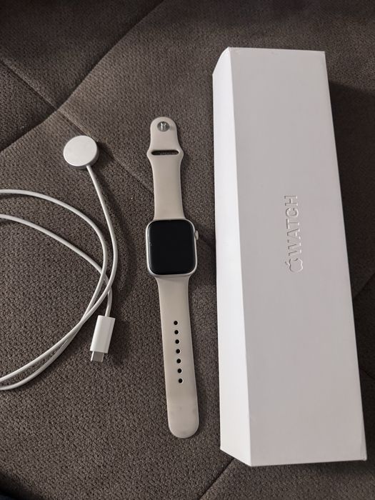 Apple watch series 8 45 mm starlight aluminium