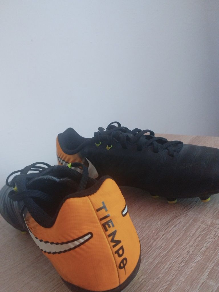 Ghete Fotbal Nike Tiempo