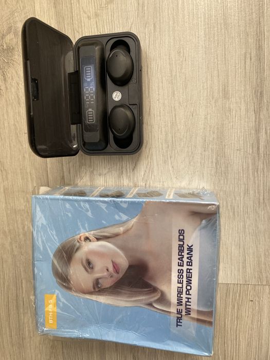 Наушники блютуз в коробке с зарядкой и запасными резинами