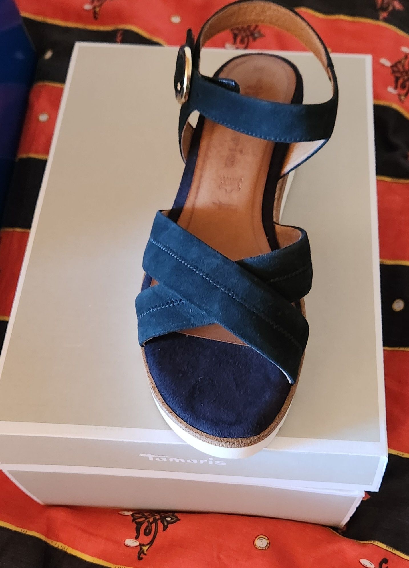 Sandale din piele noi