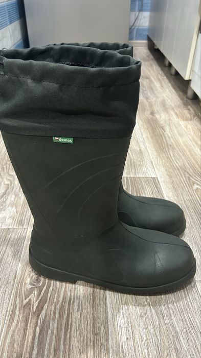 Продам резиновые сапоги “Demar”