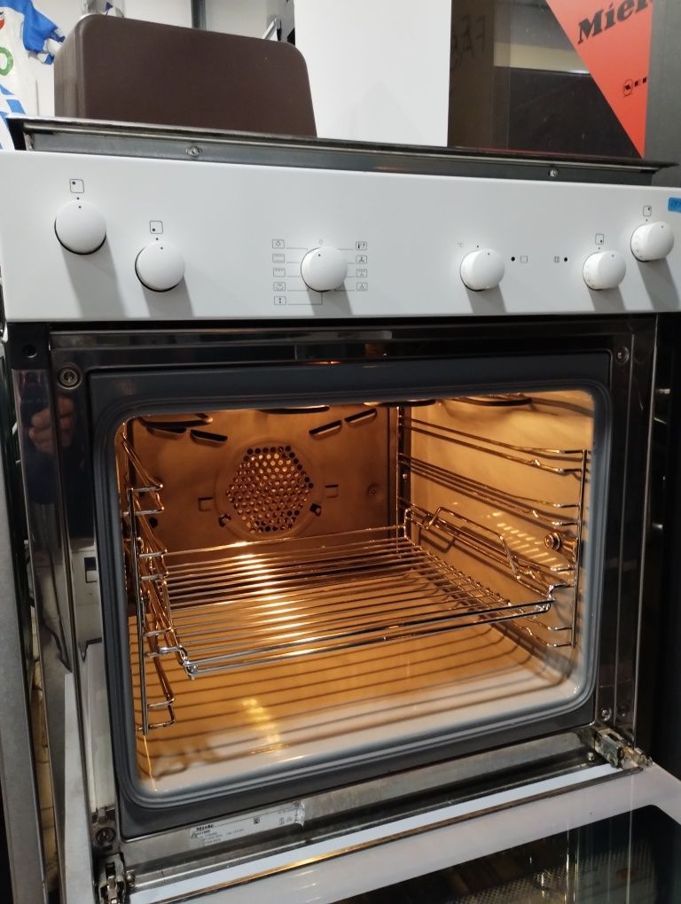 Фурна с плот MIELE H4130E