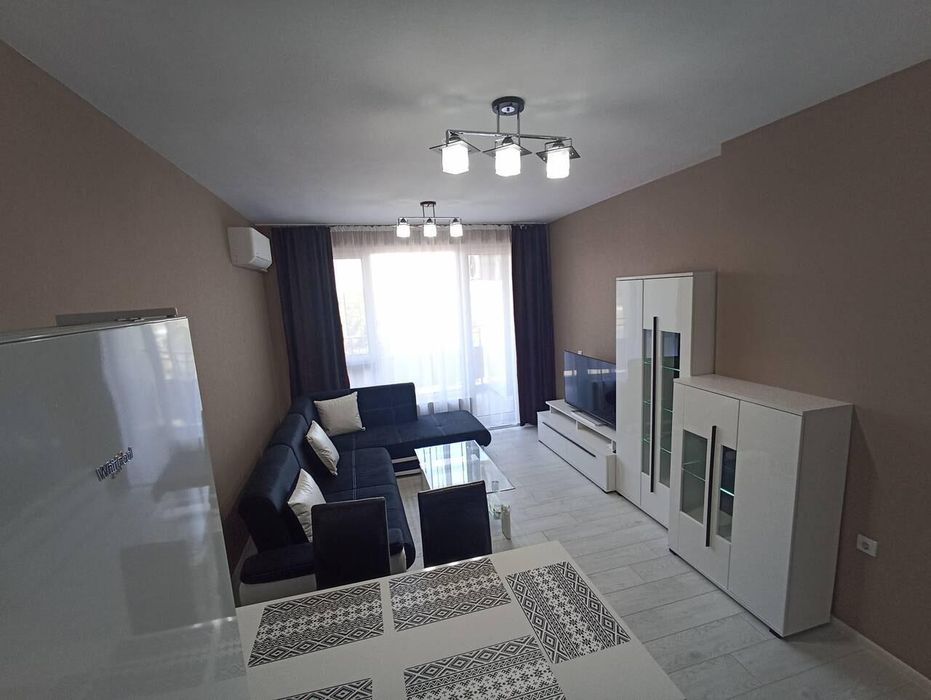 Дава се под наем Двустаен апартамент в Бургас, Изгрев - 60 кв.м за 510 € - Снимка #2