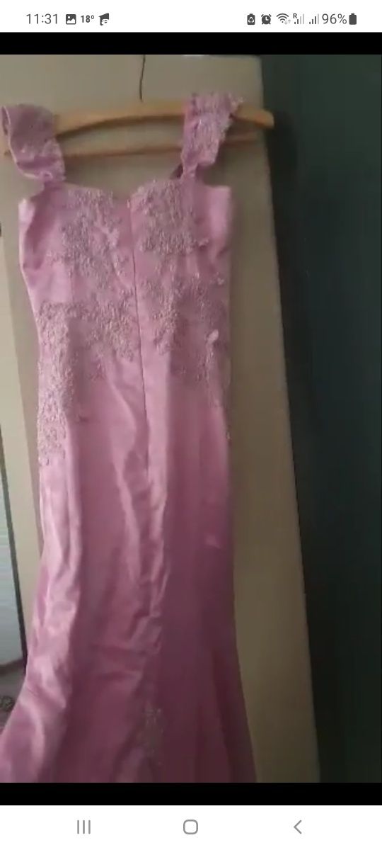 Rochita eleganta cu trena