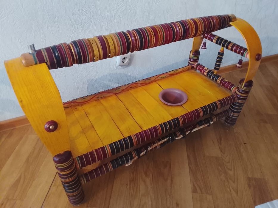 Бесiк отдам даром