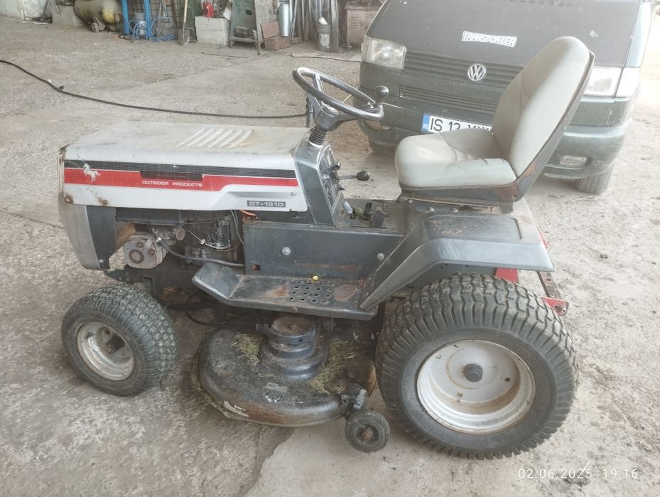 Tractoraș tuns gazon